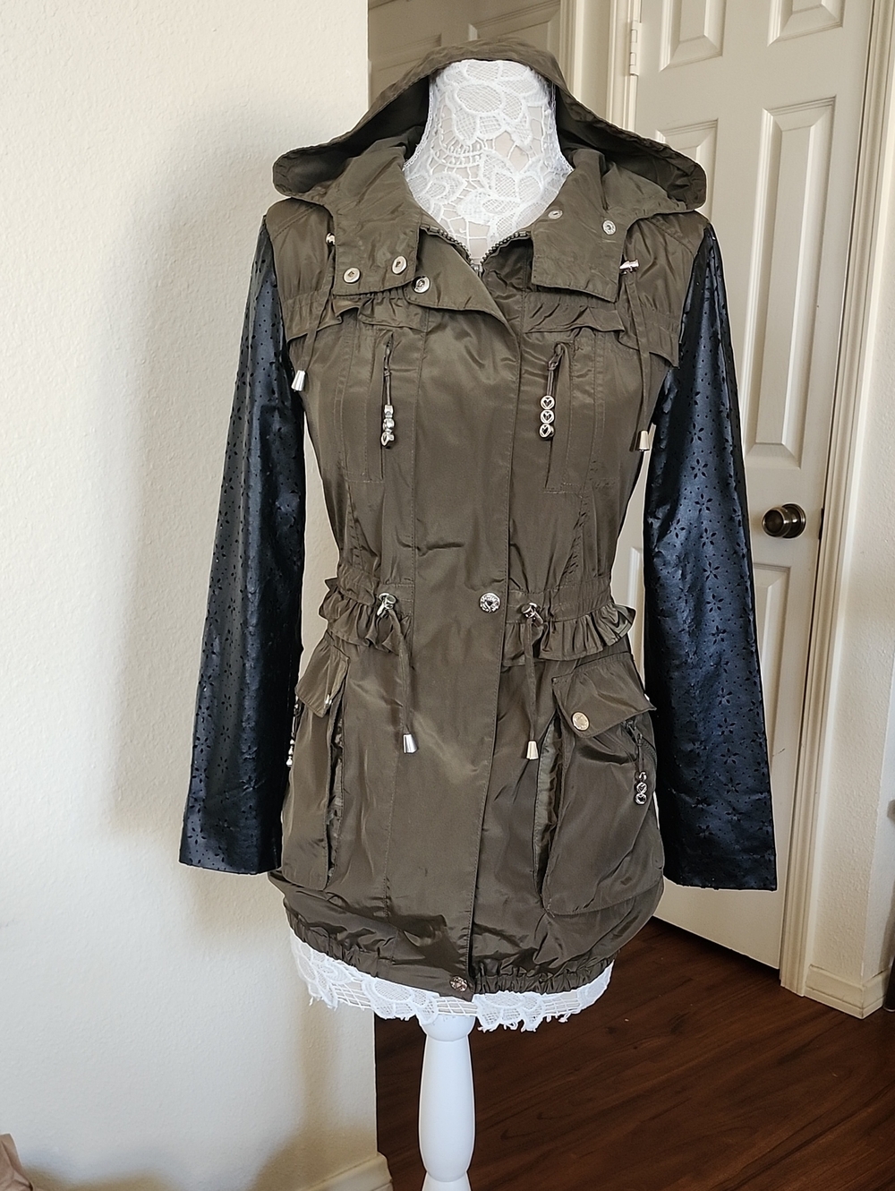 Bestsey Johnson Mixed Media Anorak Ruffle Utility Jacket Size XS Like NEW!